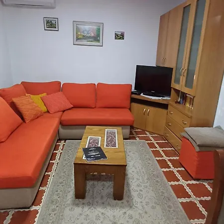 Traditional House Tiran