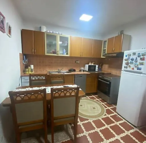 Semesterbostad Traditional House Tirana